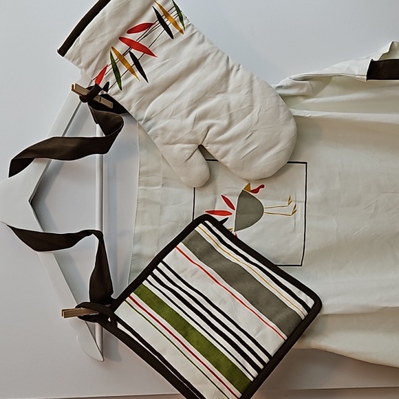 Tag Set of 3 pieces Apron and Potholder And Oven Mitt - Picture 2 of 3